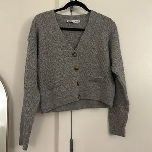 GREY LIGHTWEIGHT CARDIGAN